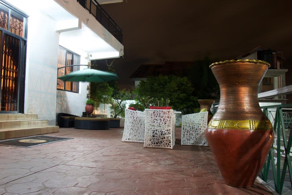 Hill View Hotel Mccarthy Hills Botianaw Exterior foto