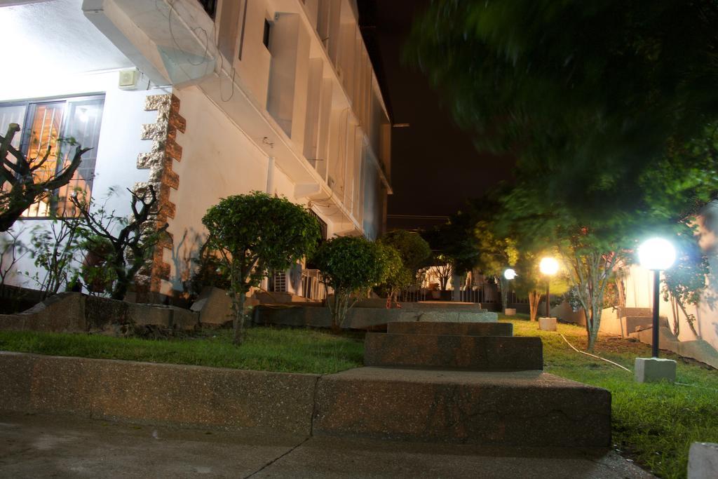 Hill View Hotel Mccarthy Hills Botianaw Exterior foto