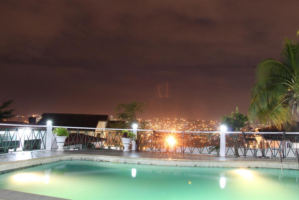 Hill View Hotel Mccarthy Hills Botianaw Exterior foto