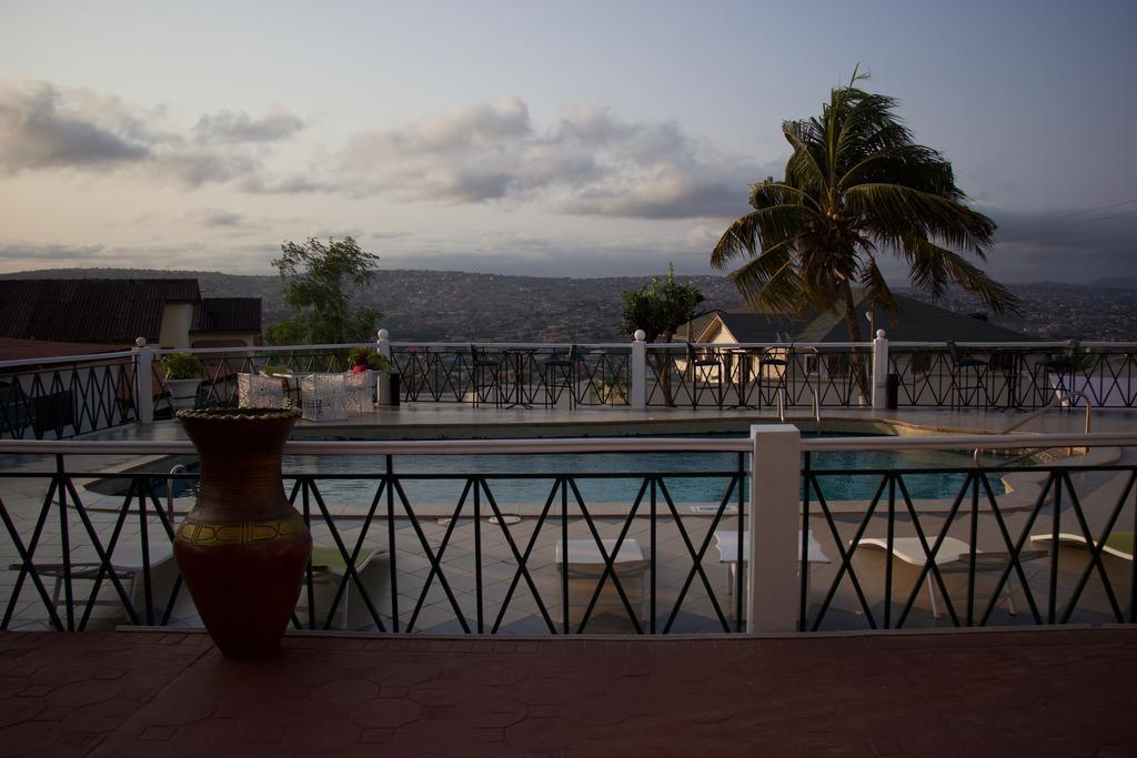Hill View Hotel Mccarthy Hills Botianaw Exterior foto